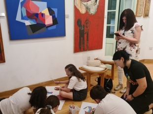 Εκπαιδευτικό πρόγραμμα εικαστικής αγωγής «Ο Παιδικός Κόσμος της Πινακοθήκης» σε παιδιά Δ’ τάξης, µε τη συµµετοχή ενήλικων μελών της οικογένειάς τους, στην Κρατική Πινακοθήκη Σύγχρονης Τέχνης-Majestic 