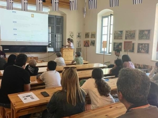 Στην αίθουσα του Αλληλοδιδακτικού σχολείου - Μουσείο Εκπαίδευσης ΠΟΕΔ, 17/05/2024