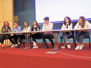 Χριστιάνα Παπαδοπούλου: Κεντρική ομιλήτρια του συμποσίου με θέμα «Το σχολείο ως φορέας και θεματοφύλακας της πολιτιστικής παράδοσης και κληρονομιάς» •	Κλειώ Φλουρέντζου: Οργάνωση / συντονισμός βιωματικού εργαστηρίου, με τίτλο: «Μουσεία του 2030: Το παρελθόν στο παρόν για το μέλλον». 